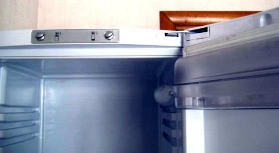 Перевесить двери холодильника в Москве | Вызов мастера по холодильникам на дом